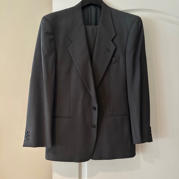 Giorgio Armani suits. Made in Italy. Fine Italian wool. 6 colors and styles. - Picture 9 of 16